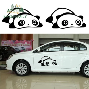EARLFAMILY 58cm X 32.63 cm 2x Mielas Panda Juokinga Grafinės (po vieną Kiekvienoje Pusėje) Automobilių Lipdukas dėl Automatinio Langų Durų Vinilo Decal