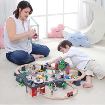 Medinio Traukinio Bėgių Nustatyti Mažų Traukinį Magnetinio Ryšio Suderinama Žiedo Trasoje Vaikų Ankstyvojo Ugdymo Įspūdį Žaislai