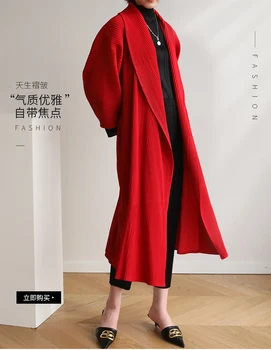 Miyake plisuotos klasikinis storio tranšėjos paltai su laisvi, vidutinės trukmės ir ilguoju pelerinos vyrams ir moterims