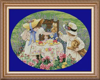 NEMOKAMAS pristatymas karšto parduoti Aukščiausios Kokybės kryželiu rinkinys Popietės arbata Matmenys 35152, dvi mergaitės ir lėlės gėlių